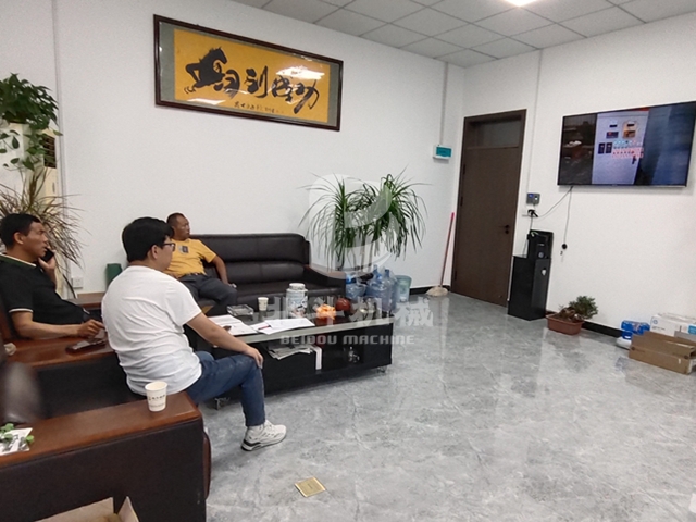 連續(xù)式炭化設備通過多媒體的形式向客戶展現(xiàn)